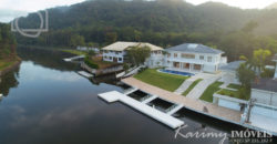Mansão com pier de atracação à venda no Marina Guarujá gv014