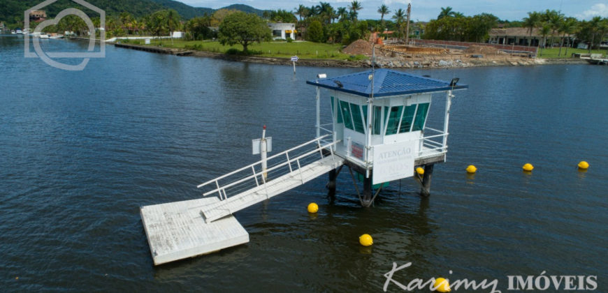 Mansão com pier de atracação à venda no Marina Guarujá gv014
