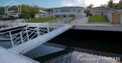 Mansão com pier de atracação à venda no Marina Guarujá gv014