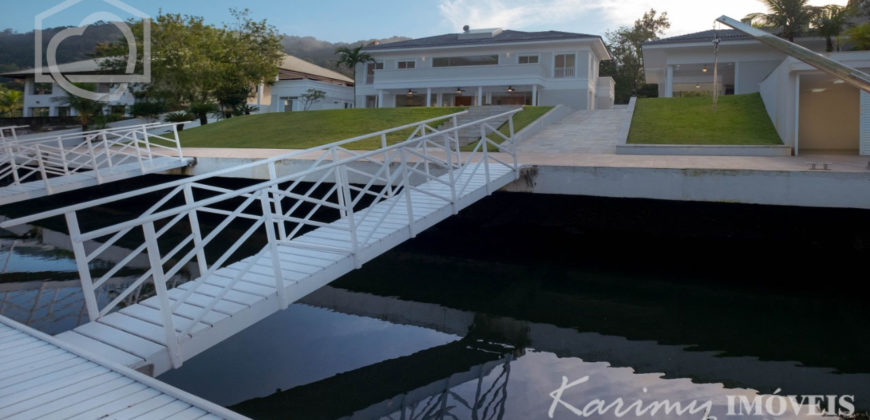 Mansão com pier de atracação à venda no Marina Guarujá gv014