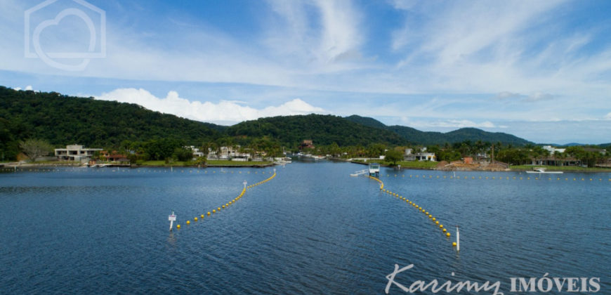 Mansão com pier de atracação à venda no Marina Guarujá gv014
