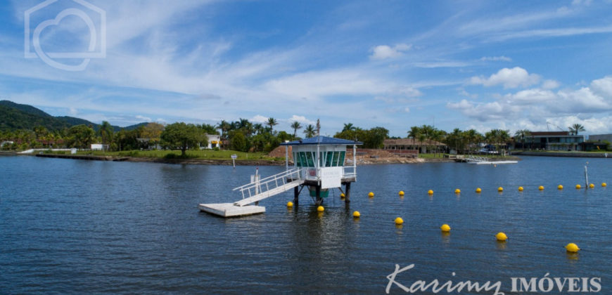Mansão com pier de atracação à venda no Marina Guarujá gv014