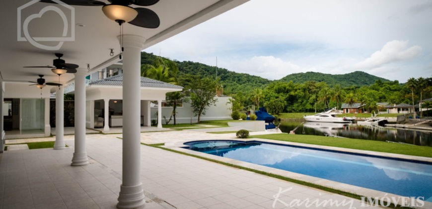 Mansão com pier de atracação à venda no Marina Guarujá gv014