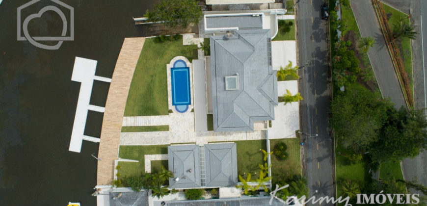 Mansão com pier de atracação à venda no Marina Guarujá gv014