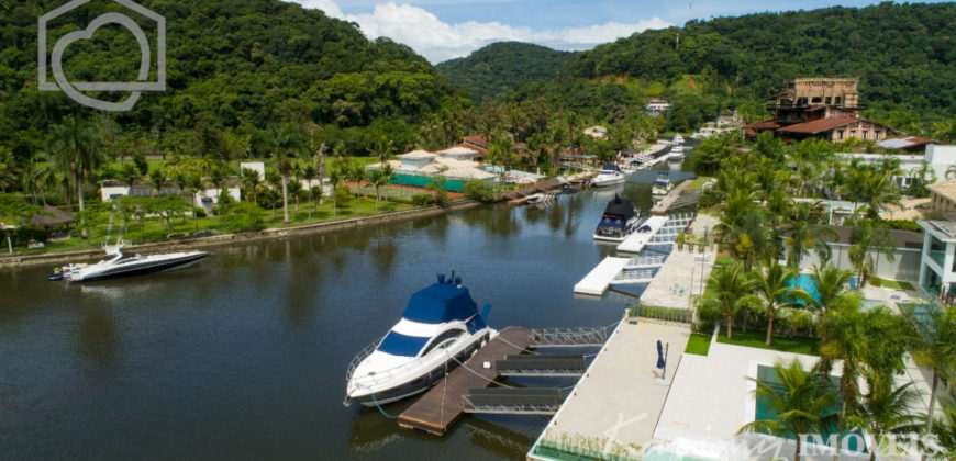 Mansão com pier de atracação à venda no Marina Guarujá gv014