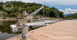 Mansão com pier de atracação à venda no Marina Guarujá gv014