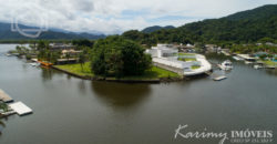 Mansão com pier de atracação à venda no Marina Guarujá gv014
