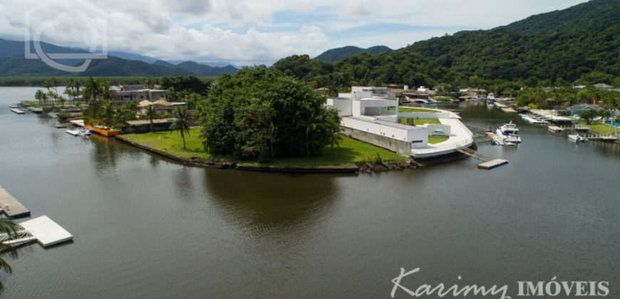 Mansão com pier de atracação à venda no Marina Guarujá gv014