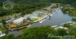 Mansão com pier de atracação à venda no Marina Guarujá gv014