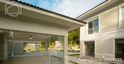 Mansão com pier de atracação à venda no Marina Guarujá gv014