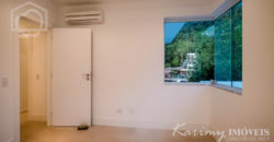 Mansão com pier de atracação à venda no Marina Guarujá gv014